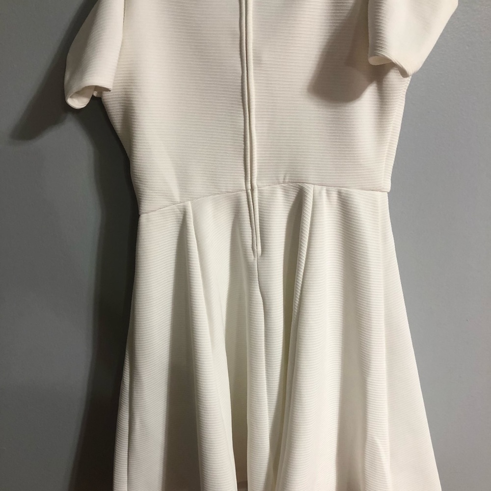White Dress-only worn once 👗 - Picture 3 of 4